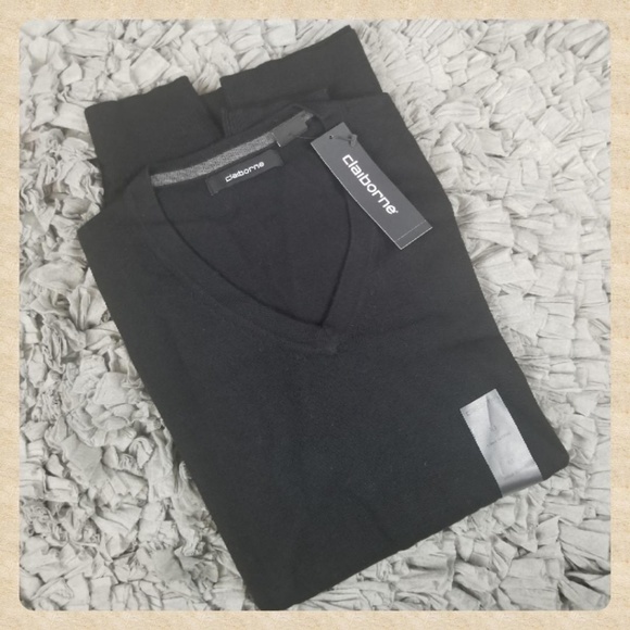 Fine Gauge Knit V-neck Sweater in Black - Picture 2 of 3